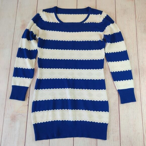 Soft striped blue and white pullover tunic sweater - Picture 1 of 6